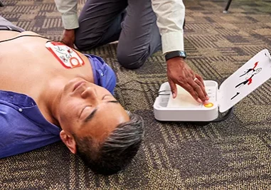 LIFEPAK CR2 In-Use - Man w Pads-Woman Pushes Shock 2_LR LIFEPAK CR2 In-Use - Man w Pads-Woman Pushes Shock 2_LR