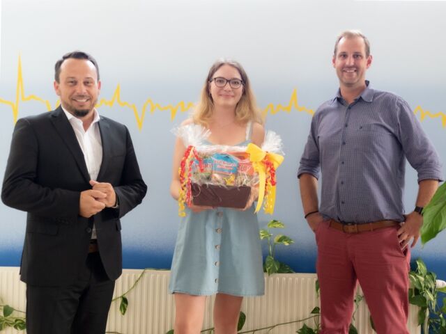 *** FERIALPRAKTIKANTIN JENNY ***

Im Juli unterstützte uns Jenny wieder tatkräftig in vielen Bereichen unseres Unternehmens.
Es freut uns besonders, wenn sich Praktikant/innen sich wieder für uns entscheiden, wenn sie im Sommer erste Berufserfahrung sammeln.

Liebe Jenny, vielen Dank für die tolle Zusammenarbeit - du bist schon ein fester Teil der Koloszar Familie! 

Mit besten Grüßen, 
Das Team der Koloszar Medizintechnik GmbH

#Medizintechnik 
#lebensretter 
#ferien 
#ferialpraktikantin 
#Ferialjob 
#nieohnemeinteam 
#koloszarmedizintechnik
